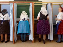 debatte: ungarn? trinken und auf handys starren