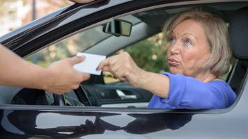 behörde entzieht 32.944 führerscheine, während regierung verschärfung der vorschriften vorbereitet
