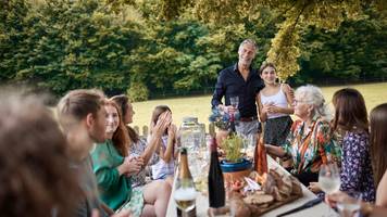 cor (75) ist mit 11 geschwistern aufgewachsen: ich hatte nichts zu wollen