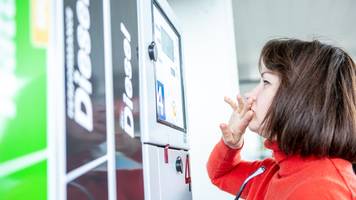 wir sollen um 10 uhr tanken? da arbeite ich!