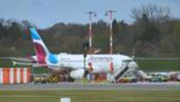 Luftverkehr: Flugzeug nach technischen Problemen in Hamburg gelandet