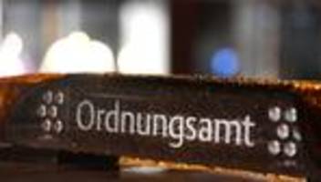 Reizgaseinsatz: Frau soll Ordnungsamtsmitarbeiter Benzin übergekippt haben