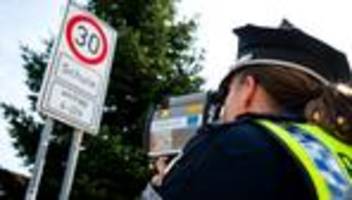 Verkehr: Polizeikontrollen vor Schulen und Kitas - fast 7.000 Raser