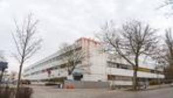 rüstungsexporte: aktivisten protestieren erneut vor gelände von rheinmetall in berlin