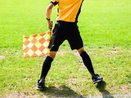 angriffe und morddrohungen: schiedsrichter bestreiken fußball-kreisliga nach verfolgungsjagd