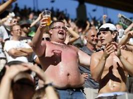 auch bratwurst im fokus: gladbach-fans proben in leipzig den bier-aufstand