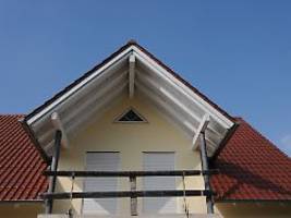 das haus frühjahrsfit machen: warum sie jetzt auf den dachboden steigen sollten