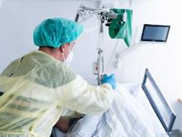 Helfer als billige Reserve: Pflegekräfte verdienen deutlich mehr als in Pandemie