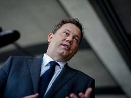 markteingriff am wirksamsten: klingbeil widerspricht merz beim benzinpreis