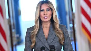 melania trump – was steckt hinter ihrem bizarren epstein-auftritt?
