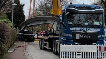 57-tonnen-brückenträger in reinbek beschädigt: s-bahn-verkehr eingestellt