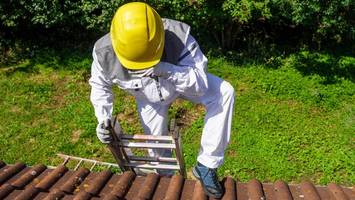 fake-dachdecker nötigen 86-jährige zu knebelvertrag über 16.000 euro