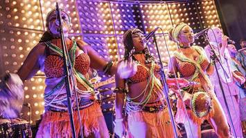 femi kuti im mojo club: schweißtreibende tanzparty, aber warum war es so leer?