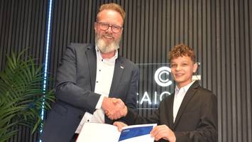 Jungunternehmer (14) filmt für Aida Cruises – Minister ehrt ihn