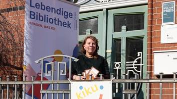 „lebendige bibliothek“: wo kinder mit erwachsenen ins gespräch kommen