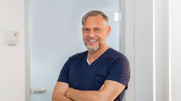 Kölner Zahnarzt empfiehlt Kaugummi und Grünen Tee, um empfindlichen Zahnhälsen vorzubeugen