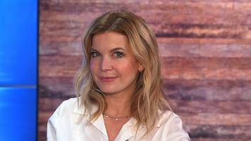RTL-Moderatorin Eva Imhof zeigt Fotos: War in der geschlossenen Psychiatrie