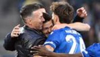 2. Fußball-Bundesliga: Emotionaler KSC-Erfolg: Team gewinnt für Coach Eichner