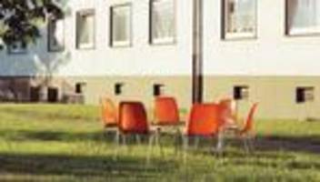 Wohnungseigentümergemeinschaft : Dann dübelt er ohne Genehmigung Solarpaneele an die Fassade