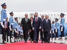 Iran-Gipfel in Islamabad: Heikle Gespräche beginnen: US-Vize Vance in Pakistan gelandet