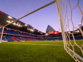 schuhe und trikots zerstört: kabinentrakt brennt - erstligist muss spiel absagen