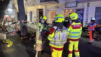 brand in kreuzberg: feuerwehr rettet bewohner aus mehrstöckigem haus
