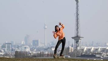 wo der blick aus berlin richtung japan geht