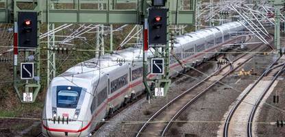 ICE Berlin-München: Oberleitung fällt auf Zug - Hunderte Reisende sitzen fest