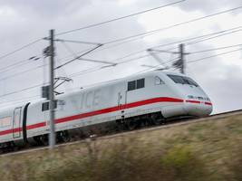 oberleitungsschaden: vorfall auf bahnstrecke berlin - münchen: hunderte reisende sitzen in ice fest