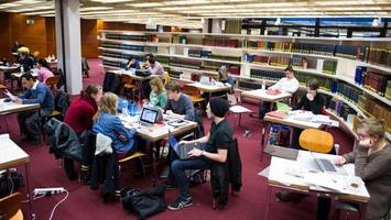 Uni Hamburg: Lange Warteschlangen und Kampf um die Plätze in den Bibliotheken