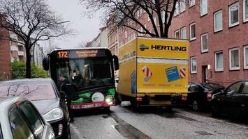 „Tägliche Qual“: Autos und Busse bleiben in Barmbeker Quartier stecken