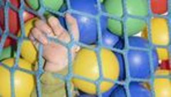 Herbert Renz-Polster: Eltern machen es ihren Kindern schwer, sich zu entwickeln