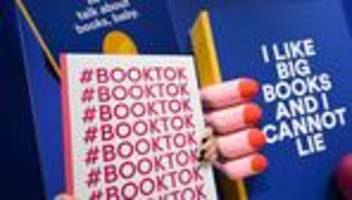Literatur: Welche Autoren bei BookTok besonders gut ankommen