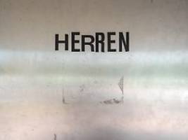 faustschlag und tierabwehrspray: streit um dreckige toilette eskaliert auf rastplatz