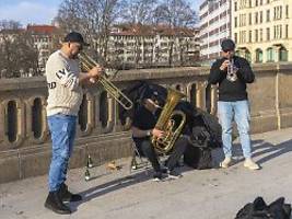 Spotify-Stream bringt 0,3 Cent: Musiker verdienen kaum was durch Streamingdienste