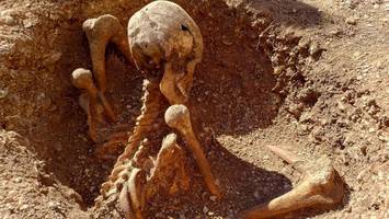 Bizarre Bestattung: Forscher entdecken Skelette in ungewöhnlicher Haltung