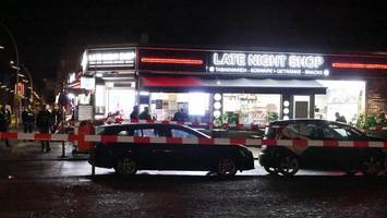 laden. zielen. schießen. eine blutige spur zieht sich durch berlin