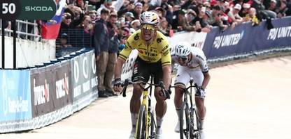 Paris-Roubaix: Tadej Pogačar fehlen beim Zielsprint nur Zentimeter