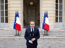 frankreichs lehren aus den kriegen: mehr geld für e-autos, wärmepumpen und drohnen