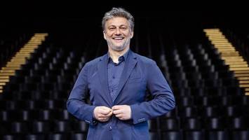 ungarn ohne orbán: bei jonas kaufmann bleibt die weltpolitik vor der laeiszhalle