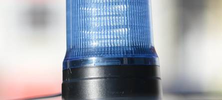 lagerist rast mit blaulicht durch lechhausen