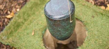 untreueverdacht bei der stadt: prozess um regelungen beim bestattungsdienst