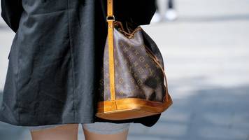 Kaufte bei Louis Vuitton und Co. ein: Persönliche Assistentin veruntreut 10 Millionen Dollar von Arbeitgebern