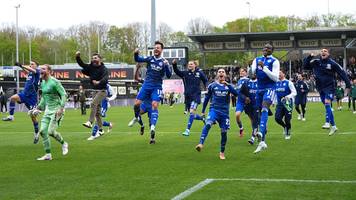 Nach Sieg in Elversberg jubelt Schalke fast, als wäre Aufstieg schon geschafft