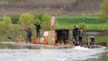 altes handwerk: darum fährt ein floß 250 kilometer über saar und mosel