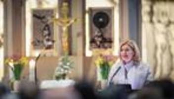 Domlesung in Magdeburg: Klöckner warnt vor Verrohung: Würde als Maßstab der Politik