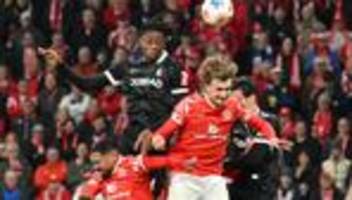 Fußball-Bundesliga: Freiburgs Toptalent Manzambi am Knie verletzt