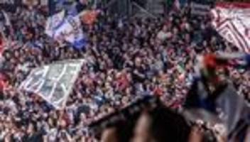 Nach DEL-Halbfinale: Vermummte Berliner Eishockeyfans überfallen Bus von Kölnern