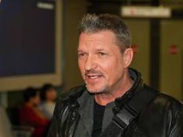 es bleiben fragen: schauspieler hardy krüger jr. denkt über seinen toten vater nach