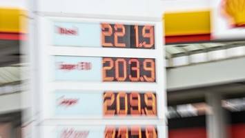 Der Staat hilft beim Tanken – aber setzt sich gewaltig unter Druck